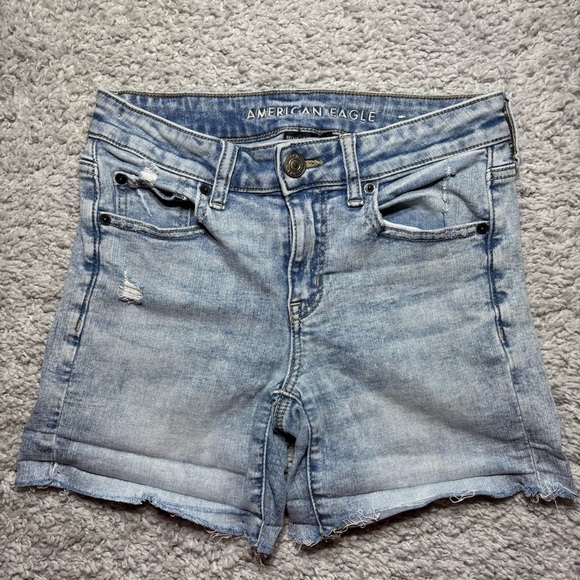 American Eagle Shorts Womens 2 Denim Midi Stretch Light Wash Distressed Raw Hem - Picture 1 of 5